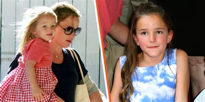 Ben Affleck Takes Family Photos With Jennifer Lopez, Daughter Seraphina, 14, Mom Chris & More