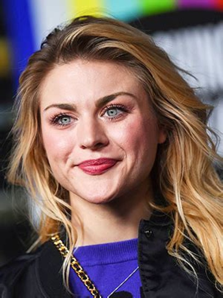 Frances Bean Cobain Celebrity Profile – Hollywood Life