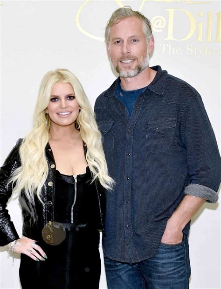 Jessica Simpson’s Cutout Brown Dress With Eric Johnson – Photos – Hollywood Life