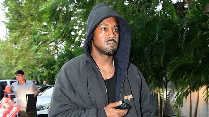 Kanye West Interview With Tucker Carlson About ‘White Lives Matter’ – Hollywood Life