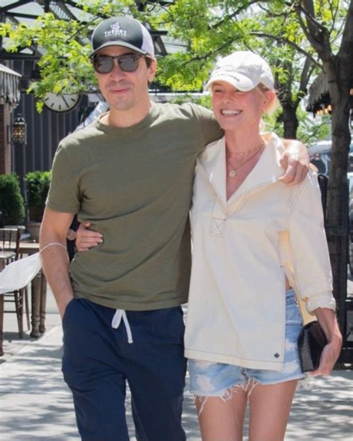 Kate Bosworth Wows In A Pink Bikini & Holds Hands With Justin Long – Hollywood Life
