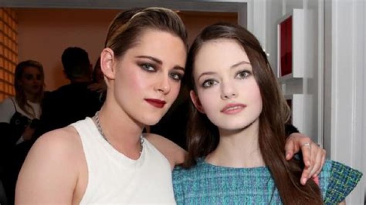 Kristen Stewart & Mackenzie Foy Had ‘Twilight’ Reunion Without Robert Pattinson – Hollywood Life