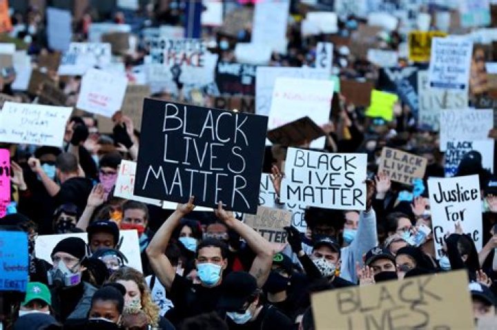 Logan Paul Attends Protests For Black Lives Matter & Fans Applaud Him – Hollywood Life