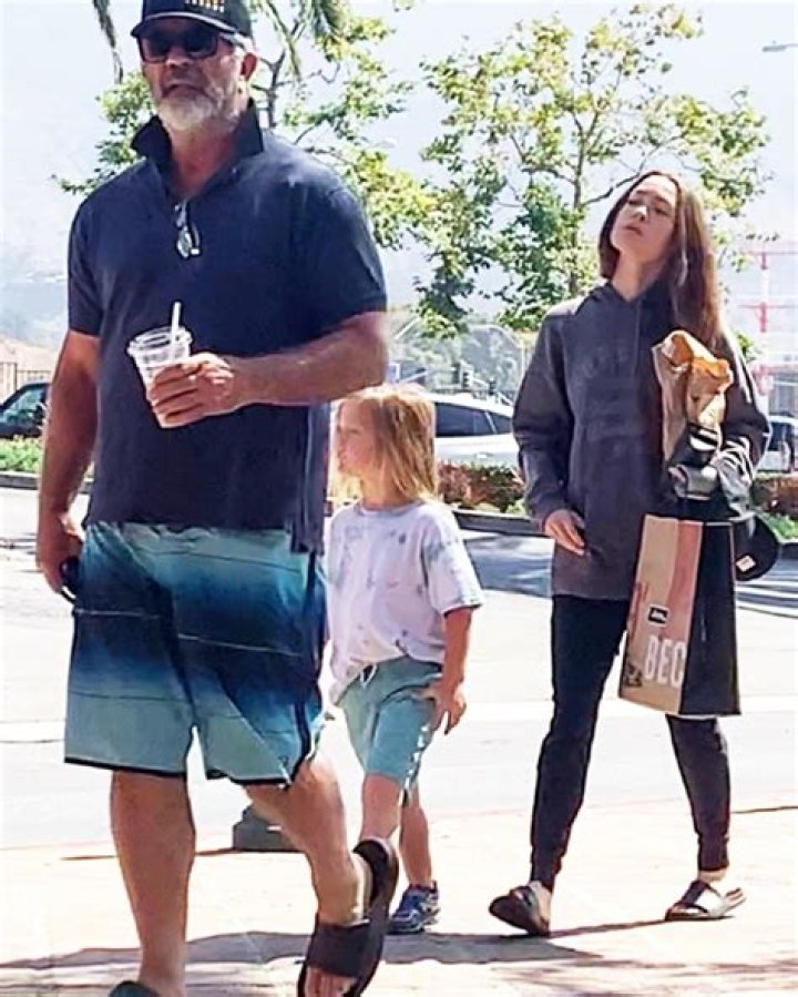 Mel Gibson, Rosalind Ross & Son Lars In Malibu: Photos – Hollywood Life