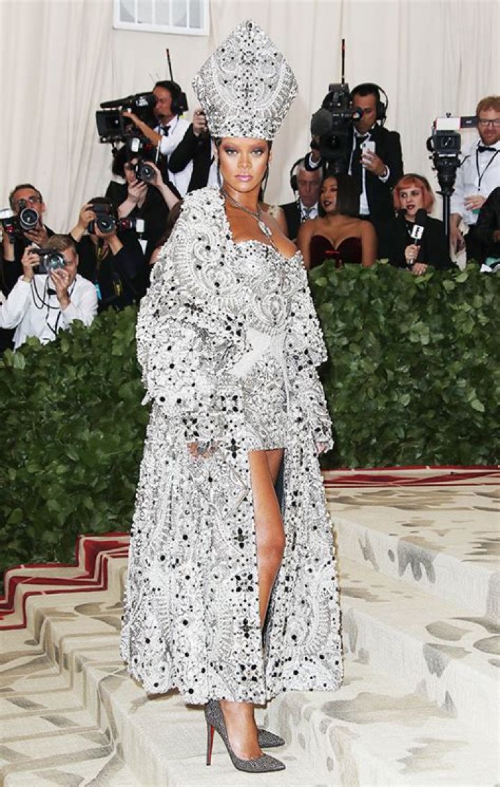 Rihanna, Beyonce & More – Hollywood Life
