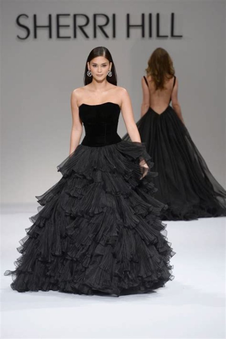 Sherri Hill Fall / Winter 2018 NYFW Show — PICS